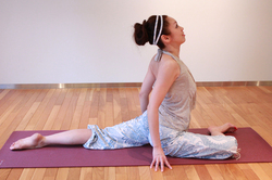 ヨガ教室ノア Noa ヨガポーズ コブラのポーズ 肩こり むくみ 肌荒れ 腰痛 冷え性 ダイエット ストレス 頭痛などの解消に効果